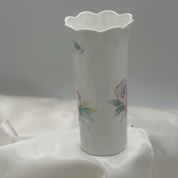 Ainsley Little Sweetheart Bud Base - Picture 4 of 7